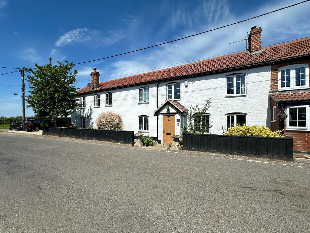 Mill Road, Worton, Devizes, Wiltshire, SN10 5SF