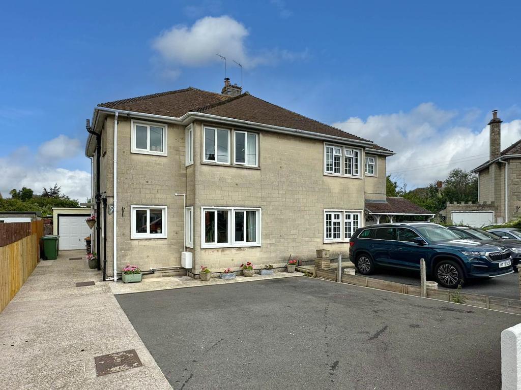 Carisbrooke Crescent, Trowbridge, Wiltshire, BA14 7PA