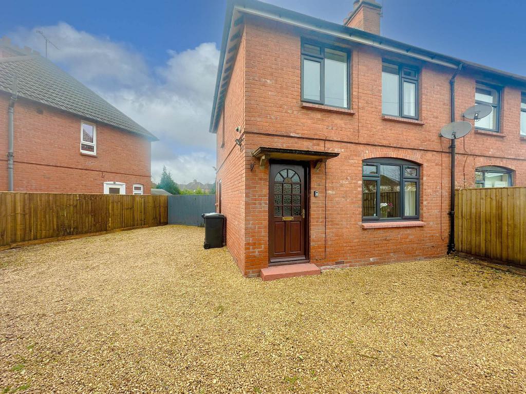 Longcroft Avenue, Devizes, SN10 3AS